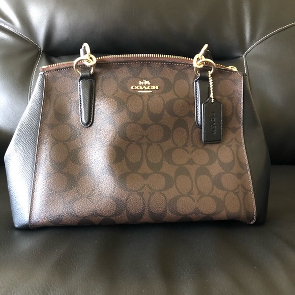 Coach purse
Strap included
Base is 12.5”
Height is 8.5”
Bottom width is 5” - Picture 1 of 2